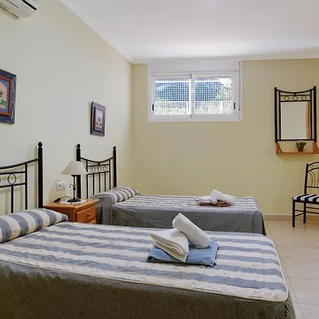 Sleeps 20 Pool Air Con Wifi Calpe