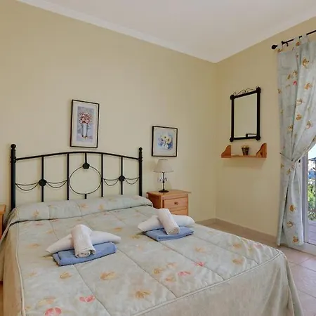 Villa Sleeps 20 Pool Air Con Wifi