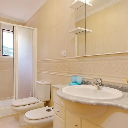 Sleeps 20 Pool Air Con Wifi Calpe