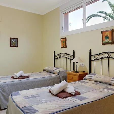 Sleeps 20 Pool Air Con Wifi